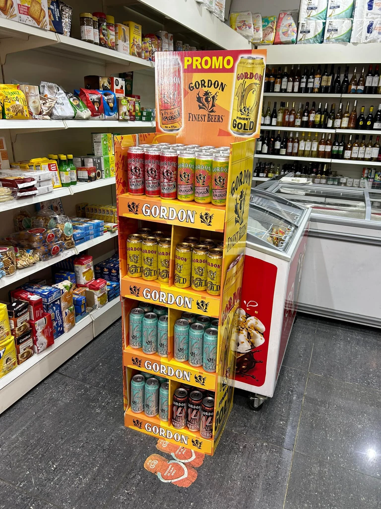 Gordon — Slim display for cans