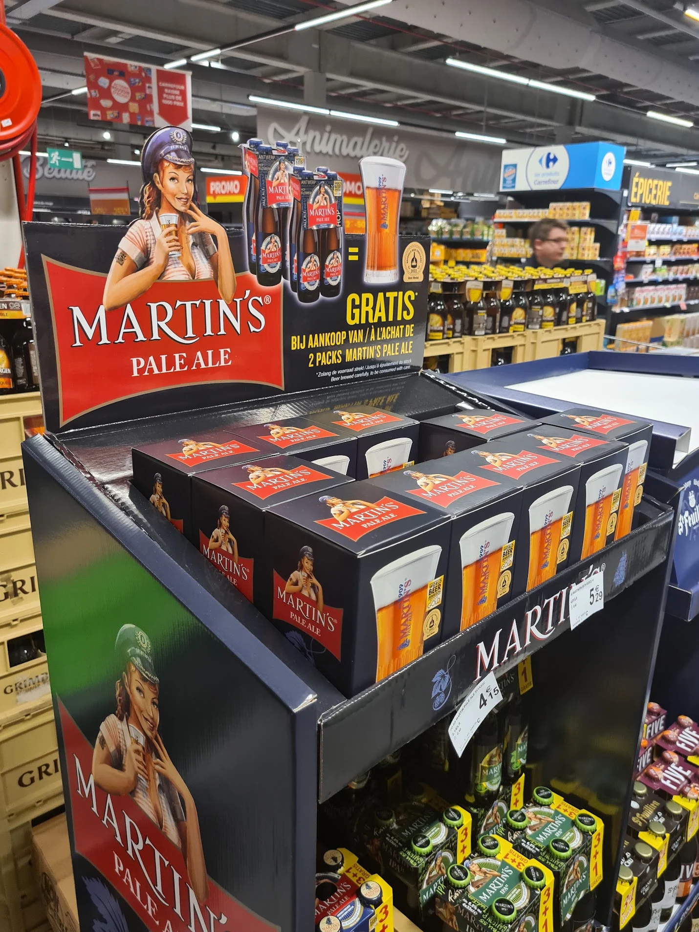 Martin’s Pale Ale — Detail of the glass gift boxes and header